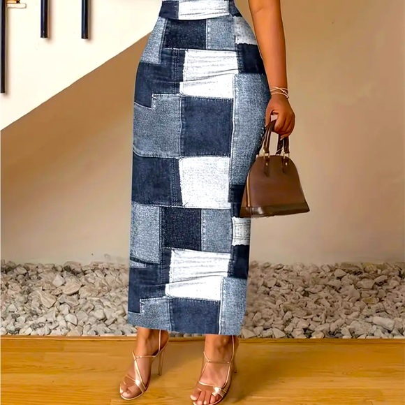 NWOT Chic Denim-Inspired Print Maxi Dress 🌹 - Picture 2 of 4